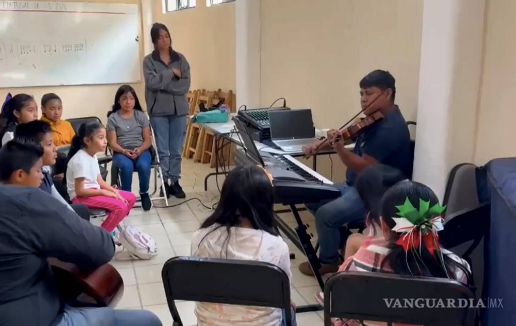 El coro ‘En Movimiento’ fue fundado por padres de familias, antropólogos, maestros bilingües y hacedores culturales. $!El coro ‘En Movimiento’ fue fundado por padres de familias, antropólogos, maestros bilingües y hacedores culturales.