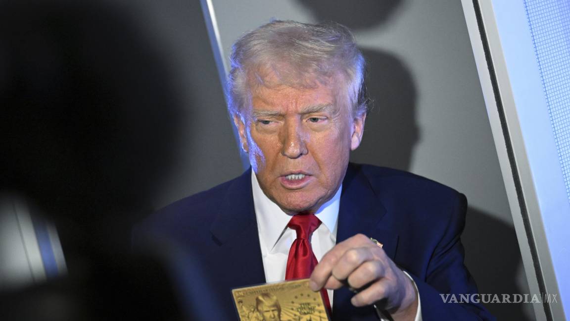 Presenta Trump la nueva ‘tarjeta dorada’ para inmigrantes millonarios que lleva su imagen Presenta Trump la nueva ‘tarjeta dorada’ para inmigrantes millonarios que lleva su imagen