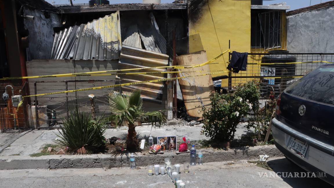 Saltillo: Familiares, amigos y vecinos despiden a los hermanitos fallecidos en incendio de Satélite Norte Saltillo: Familiares, amigos y vecinos despiden a los hermanitos fallecidos en incendio de Satélite Norte