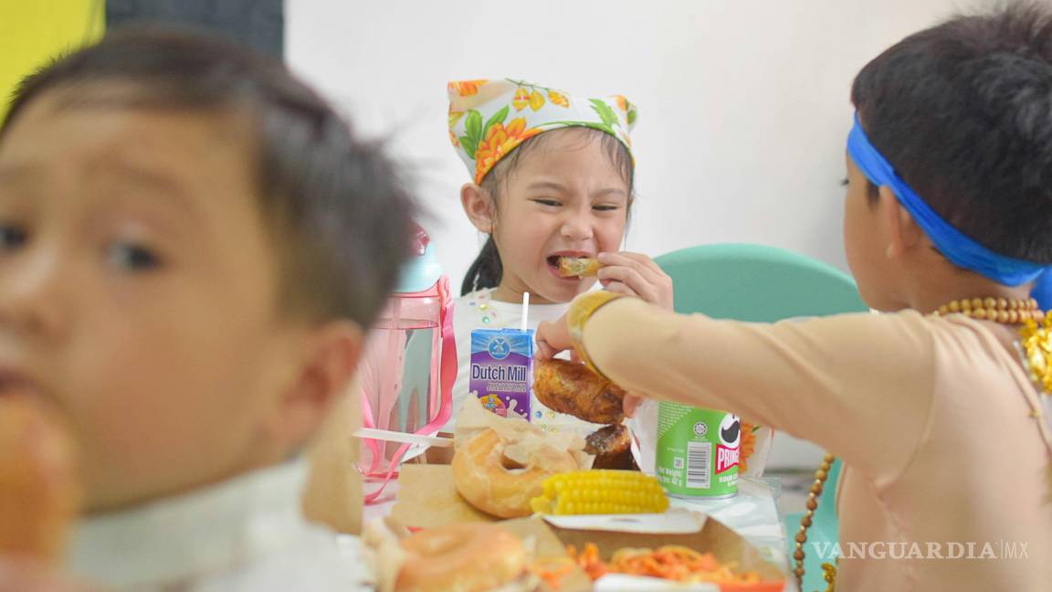 Escuelas de Saltillo celebran Día del Niño con comida chatarra, pese a lineamientos de ‘Vida Saludable’ Escuelas de Saltillo celebran Día del Niño con comida chatarra, pese a lineamientos de ‘Vida Saludable’
