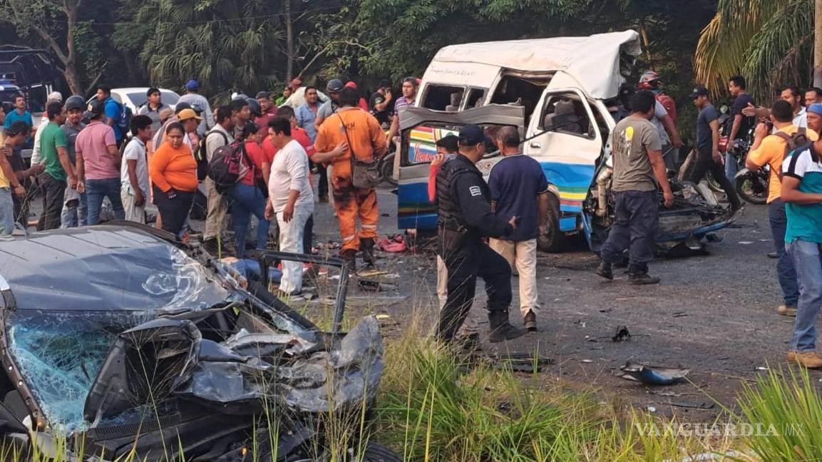 Doce muertos deja fuerte accidente carretero en Tabasco $!Doce muertos deja fuerte accidente carretero en Tabasco