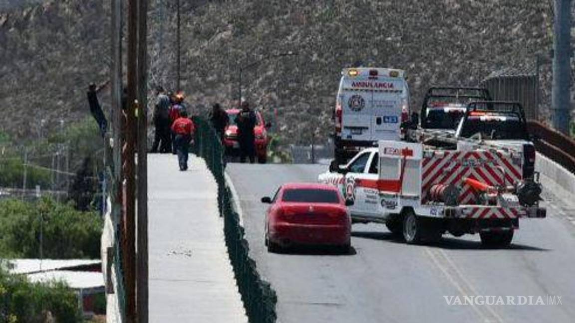 Impiden psicólogos del Gobierno del Estado que hombre se arroje de puente, en Ramos Arizpe Impiden psicólogos del Gobierno del Estado que hombre se arroje de puente, en Ramos Arizpe
