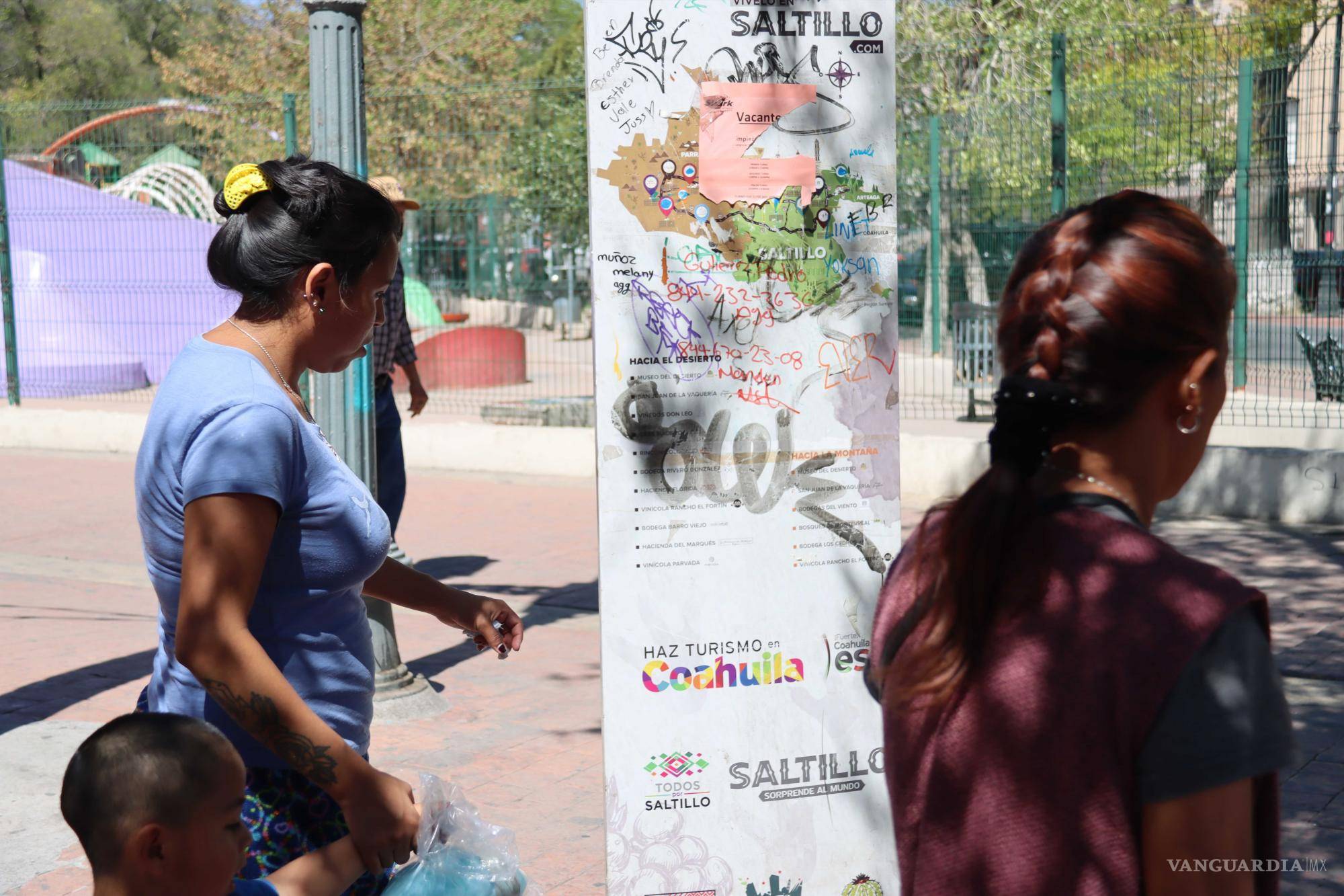 Muchos de los anuncios ya son ilegibles. $!Muchos de los anuncios ya son ilegibles.