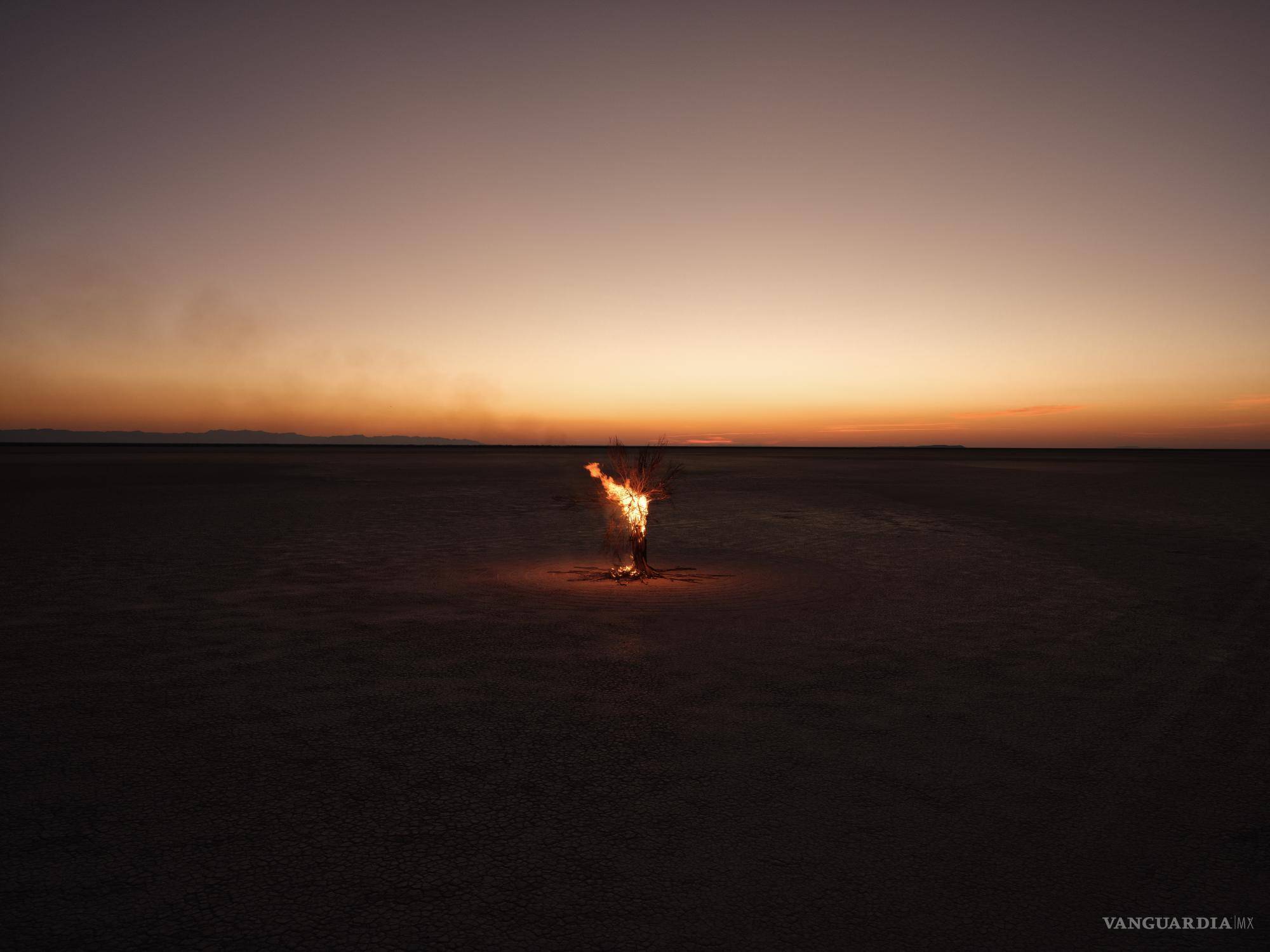 El territorio plano y el horizonte lejano fueron algunas de las características por las que el fotógrafo este desierto como su locación. $!El territorio plano y el horizonte lejano fueron algunas de las características por las que el fotógrafo este desierto como su locación.
