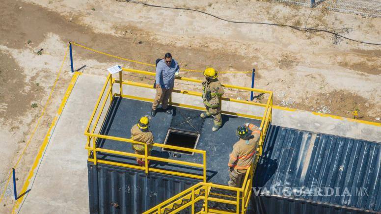 Elementos del Cuerpo de Bomberos reciben instrucciones antes de iniciar un simulacro. $!Elementos del Cuerpo de Bomberos reciben instrucciones antes de iniciar un simulacro.