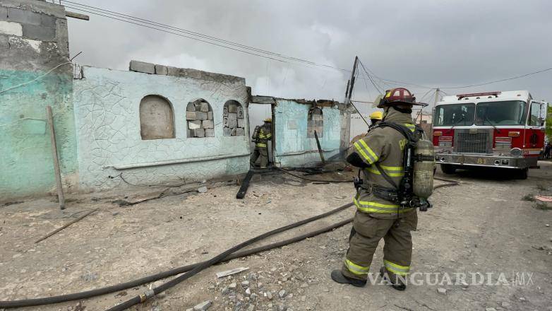 Bomberos controlaron incendio en vivienda de Valle de las Aves sin víctimas que lamentar. $!Bomberos controlaron incendio en vivienda de Valle de las Aves sin víctimas que lamentar.
