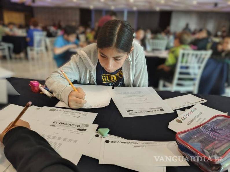 Layla, joven promesa de las matemáticas en Saltillo, logró destacar a nivel nacional gracias a su dedicación y al acompañamiento de su maestro en el proceso de entrenamiento. $!Layla, joven promesa de las matemáticas en Saltillo, logró destacar a nivel nacional gracias a su dedicación y al acompañamiento de su maestro en el proceso de entrenamiento.