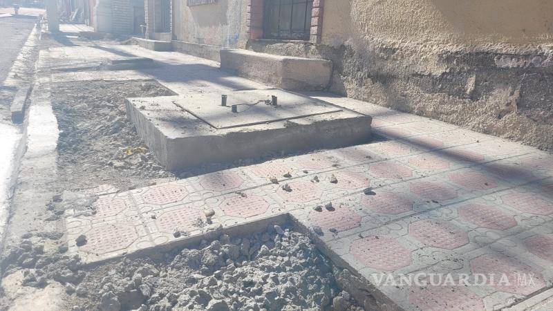 Personal de la obra asegura que se tomarán medidas para evitar que los desagües queden bloqueados, pero algunos vecinos temen que las modificaciones afecten la evacuación del agua. $!Personal de la obra asegura que se tomarán medidas para evitar que los desagües queden bloqueados, pero algunos vecinos temen que las modificaciones afecten la evacuación del agua.