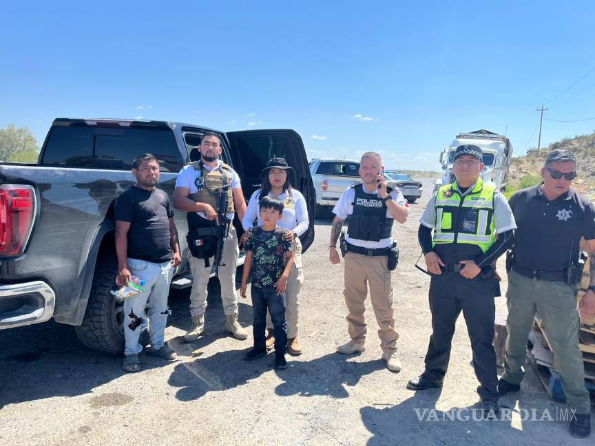 Autoridades locales y Guardia Nacional colaboraron en la búsqueda de la familia tras el asalto. $!Autoridades locales y Guardia Nacional colaboraron en la búsqueda de la familia tras el asalto.