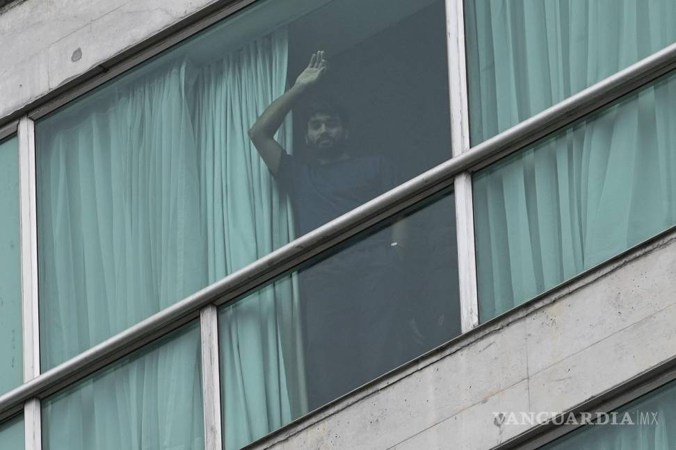 ARCHIVO - Un migrante deportado desde Estados Unidos, espera en un hotel en la Ciudad de Panamá, el 21 de febrero de 2025. $!ARCHIVO - Un migrante deportado desde Estados Unidos, espera en un hotel en la Ciudad de Panamá, el 21 de febrero de 2025.