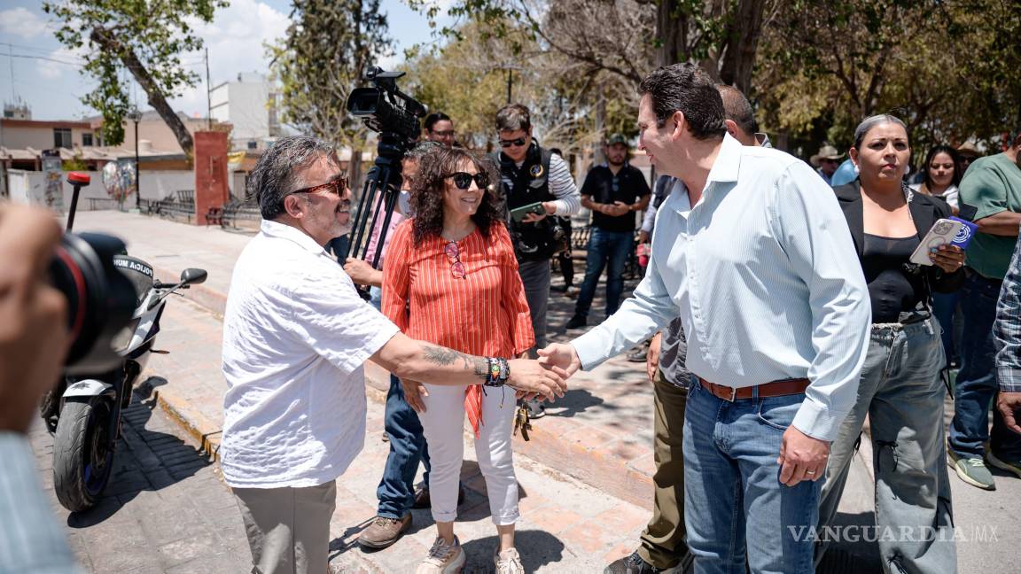 Supervisa Javier Díaz rehabilitación de fachadas en el Centro de Saltillo, ciudad que repite como la capital más segura de México