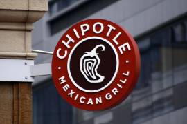 Un letrero del restaurante Chipotle en Market Square de Pittsburgh el 8 de febrero de 2016. FOTO: