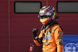 Oscar Piastri dejó en el camino a Max Verstappen por 34 milésimas en el circuito de Imola.