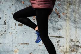 El movimiento, que es una forma de entrenamiento pliométrico y consiste básicamente en dar un paso y un salto en repetición.