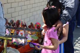 La venta de comida chatarra afuera de las escuelas sigue sin ser regulada.