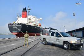 El esquema se puso en evidencia los últimos días de marzo con el aseguramiento de 18 millones de litros de huachicol en puertos de Tamaulipas y Baja California.
