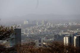 El SMN recomienda precaución por vientos fuertes, oleaje elevado e incendios forestales, y mantenerse informado por canales oficiales