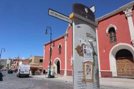 En un recorrido por el Centro Histórico no se encontró un solo letrero limpio o legible.
