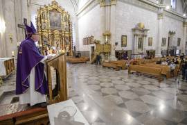 El obispo de Saltillo, Hilario González García, exhorta a la sociedad a promover el respeto, la equidad y la justicia hacia las mujeres, destacando la importancia de erradicar cualquier forma de violencia y discriminación.