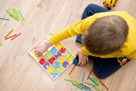 Llaman a estar atentos a las señales que dan los niños con el espectro autista.