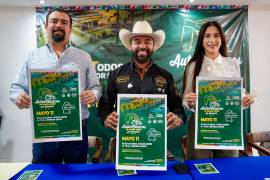 Jacobo Zertuche Cedillo, Omar Ramos y Rosa Elva Saucedo Aguilar presentan los detalles del evento “Autos Clásicos en Ramos Arizpe” ante medios de comunicación.