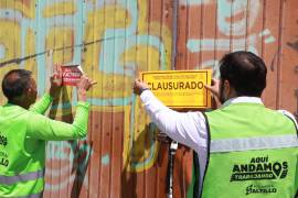 Autoridades municipales, estatales y federales durante el operativo de inspección y clausura de recicladoras en Saltillo.