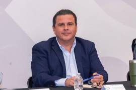Aníbal Soberón Rodríguez, director de Servicios Públicos de Saltillo, anuncia la licitación para seis nuevos camiones recolectores de basura.