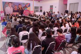El DIF Saltillo entregó apoyos económicos a 580 personas en situación vulnerable, priorizando a mujeres durante el Mes de la Mujer.