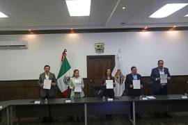 Representantes de diversas instituciones y dependencias gubernamentales se sumaron a la firma del acuerdo en Palacio de Gobierno.