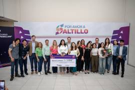 El alcalde Javier Díaz González entregó reconocimientos a los estudiantes ganadores del concurso “Transformación de Pasillos”, destacando la colaboración entre gobierno y universidades para mejorar el entorno urbano.