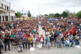 En la plaza principal Benito Juárez García se celebró por adelantado el Día de las Madres. FOTO: CORTESÍA