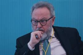 Las tasas de interés que cobra la banca no se pueden bajar por decreto o voluntarismo y para reducir el costo de los créditos se requieren de múltiples variables macroeconómicas consideraron expertos financieros.