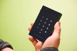 El Light Phone III de 600 dólares, de una empresa emergente de la ciudad de Nueva York, es un teléfono muy sencillo que tiene mínimas funciones.