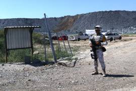 Se ha dado mantenimiento y suministro de agua, luz y limpieza al campamento de los familiares, que se ha trasladado a un área desde donde podrán observar los trabajos de búsqueda por parte de la FGE.