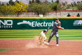 Un error crucial en la segunda base permitió a los Dorados anotar varias carreras en la octava entrada, sellando la victoria en su favor.