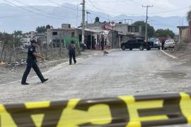 Elementos de la Fiscalía General del Estado realizaron una inspección minuciosa en la colonia San Nicolás de los Berros tras el ataque registrado la madrugada del domingo.