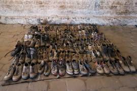 La Fiscalía de Jalisco difundió unas imágenes de las prendas y zapatos que han sido localizados en el crematorio clandestino, ubicado dentro del rancho Izaguirre, hasta el momento no han dado una cifra de cuántas personas pudieron ser asesinadas en el lugar.