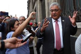 Alfonso Cepeda Salas, senador de Morena y secretario general del SNTE, llega a Palacio Nacional para la reunión que sostendrán los líderes sindicales con la presidenta de México, Claudia Sheinbaum.