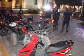 Las autoridades aseguran motocicletas por irregularidades en el cumplimiento del reglamento de tránsito.