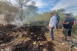 A pesar de la magnitud del incendio, afortunadamente no se registraron víctimas, reveló el alcalde “Chano” Díaz al concluir con los trabajos para extinguir el siniestro. FOTO: VANGUARDIA
