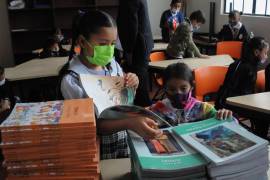 Los niños de México están en medio de una lucha de poder entre autoridades y asociaciones civiles.
