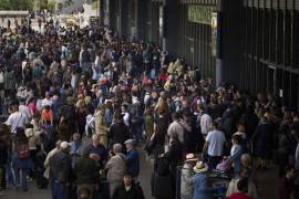 La empresa nacional de electricidad española dijo la mañana del martes que casi toda la demanda de electricidad en la España peninsular había quedado cubierta a las 6 a. m.