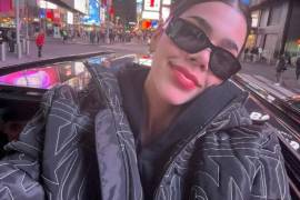 La cantante y modelo no ha hecho oficial la demostración de amor entre ella y el cantante de corridos tumbados.