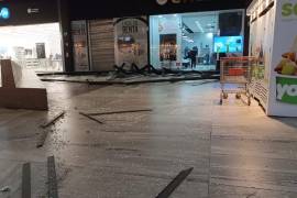 Joselyn Guadalupe permanece internada tras sufrir más de una decena de fracturas, por el desplome del techo.