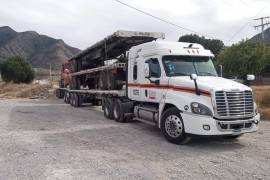 El tráiler involucrado en la maniobra fue asegurado y presentado ante el Ministerio Público.