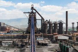 Altos Hornos de México enfrenta una nueva sanción en medio de su proceso de quiebra; la CNBV determinó que difundió información falsa sobre acuerdos y subsidiarias.