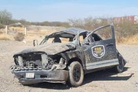 La unidad de la Policía de Acción y Reacción sufrió la volcadura tras el reventón de un neumático en la carretera Saltillo-Torreón.