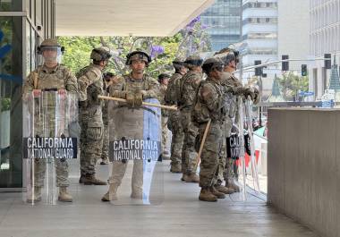 El mandatario federal ordenó al Departamento de Defensa enviar otros 2 mil efectivos adicionales, para apoyar al Servicio de Control de Inmigración y Aduanas (ICE, por sus siglas en ingles).