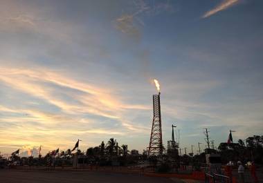 La refinería de Dos Bocas alcanzó un costo de 21 mil millones de dólares, casi tres veces más de lo que se había prometido, informó Petróleos Mexicanos a la autoridad financiera de Estados Unidos.