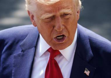 Trump ha estado hostigado por las reacciones de los mercados y los rendimientos de la deuda estadounidense, decidió pausar su batería de lo que ha dado en llamar ‘aranceles recíprocos’ para todos sus socios comerciales. FOTO: